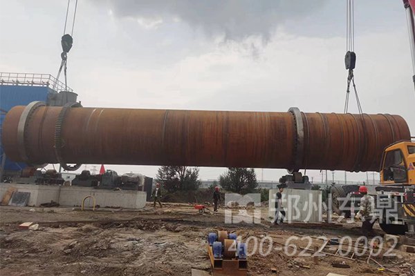山西大同煤泥烘干機(jī)設(shè)備吊車安裝現(xiàn)場